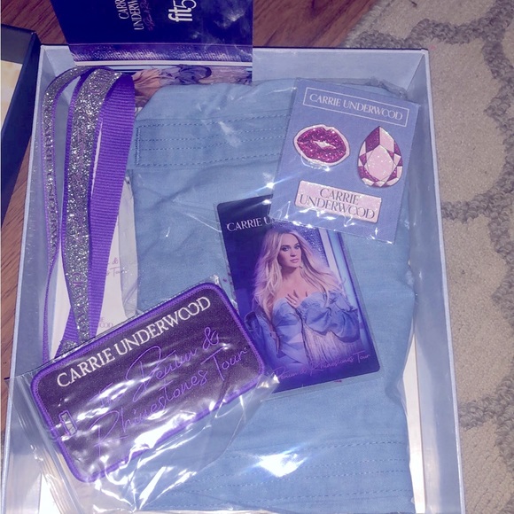 Carrie Underwood CUSTOM the denim and Rhinestone tour box. New - Picture 3 of 7